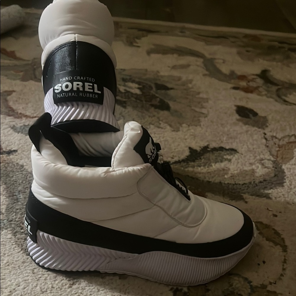 Sorel White and Black Sneakers